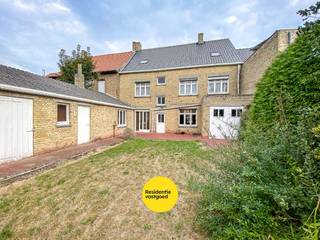 Zeer ruime te renoveren woning op 445 m² met Zuid west georiënteerde tuin. Ontdek deze ruime rijwoning met 5 slaapkamers, garage en...