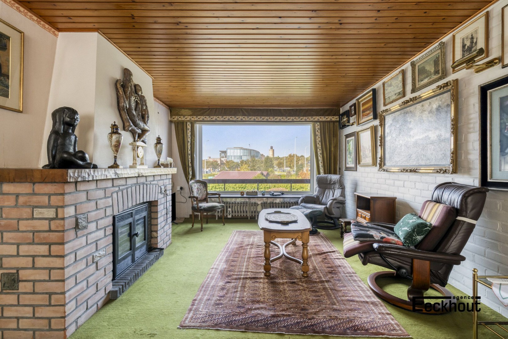 Te moderniseren woning op goede ligging met garage en tuin! - foto 1