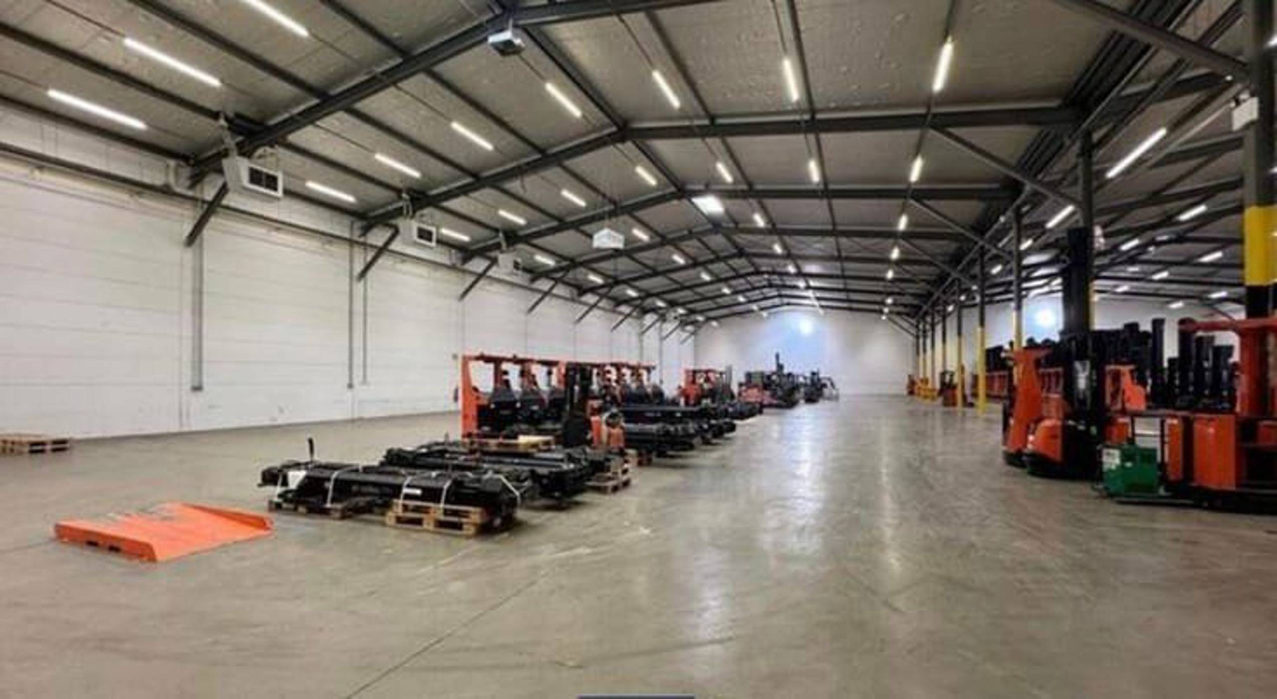 Magazijn 3.128m² te huur goed gelegen langs de A12  - foto 3