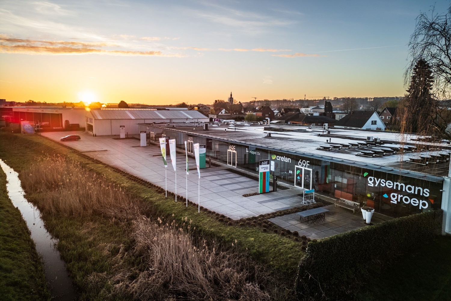 Ruim en modern gemeubeld kantoor te huur - foto 2