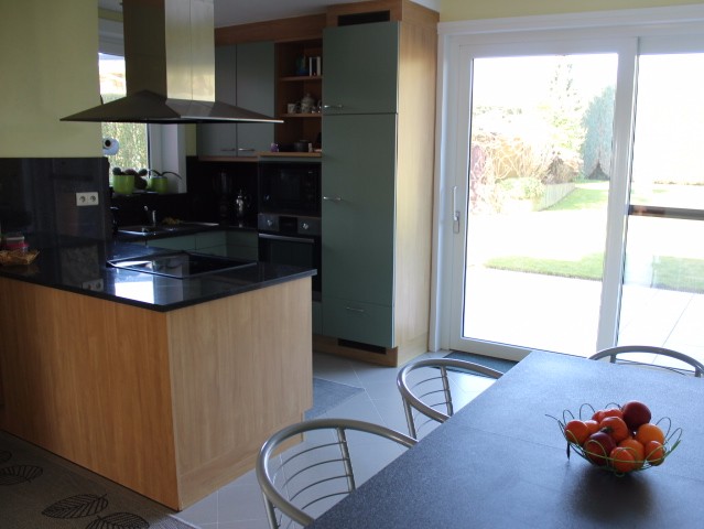 Charmante woning met 4 slaapkamers, 2 badkamers en tuin. - foto 4