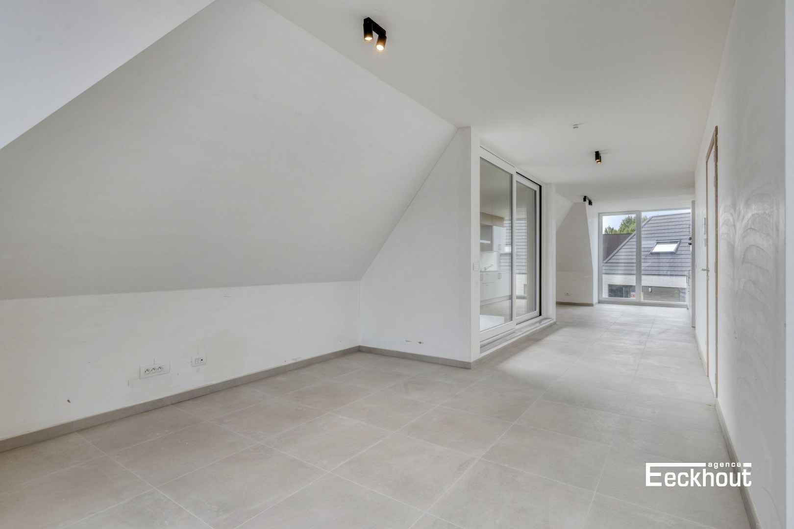 Lichtrijk dakappartement met zonnig terras te Bredene-Dorp! - foto 4