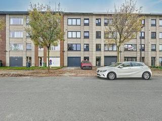 Dit appartement te huur bevindt zich op een rustige, doch centrale ligging in Merksem op de Winterkoningstraat vlakbij alle belangrijke...