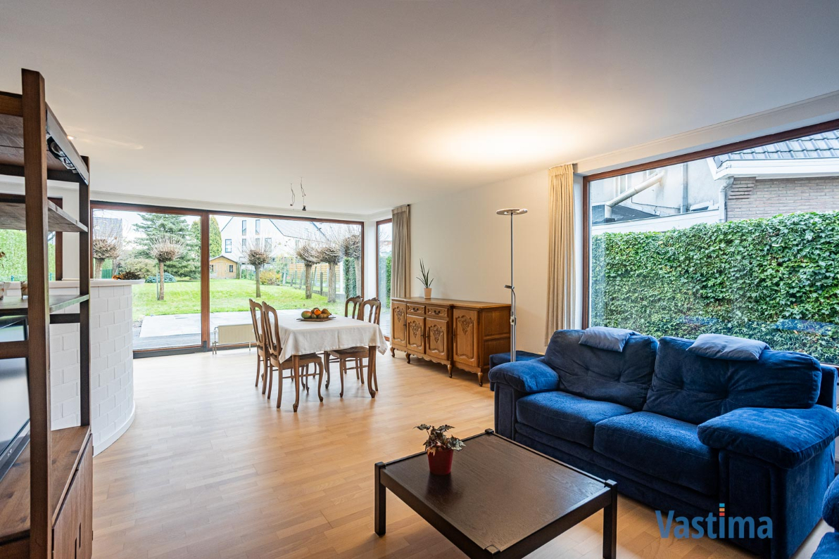 Ruime halfopen gezinswoning met praktijkruimte en tuin - foto 4