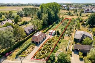 Op een toplocatie, gelegen in de landelijke deelgemeente Sint-Katherina-Lombeek (Ternat), vind je deze bouwgrond met een oppervlakte van 12a 28ca. De grond maakt deel uit van een niet-vervallen verkaveling met volgende bouwvoorschriften: de grond heeft een breedte van 10,30m. Men dient een bouwvrije strook van 3m te hanteren wat neerkomt op +/- 7,30 gevel op een diepte van 15m op het gelijkvloers - op de verdieping een maximum diepte van 12m of een minimum bewoonbare oppervlakte van +/- 197m². Bijkomend kan men kiezen tussen een plat- of een hellend dak  wat betekent dat men nog een zoldervolume kan hebben waar bijkomend kamer(s) kunnen gecreëerd worden. TROEVEN: rustig en landelijk gelegen, residentiële omgeving, zeer vlotte bereikbaarheid (E40, treinstation, scholen, winkels.....) U zoekt rust en wenst een woning naar uw goesting waar thuiskomen een verademing is? Dan kan dit uw woonplek worden. Voor bijkomende info, aarzel niet ons te contacteren via kurt@immoaccenta.be.