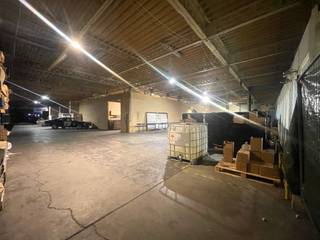 Lauwe - Industrieloods van 2000 m² te koop. * Betonnen vloer * Dakisolatie * Zonnepanelen inbegrepen * Verwarming op gas * Industriepoort voor...