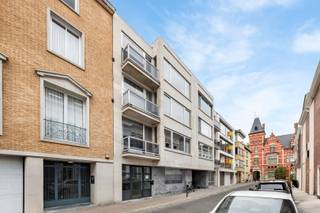 TE KOOP: een zeer ruime praktijkruimte van 342 m², gelegen op een uitstekende locatie nabij de Stationsstraat te Sint-Niklaas, in een...