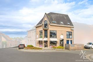 Deze exclusieve eigendom wordt u te koop aangeboden door Access Estate. <br /><br />EXCLUSIEF TE KOOP IN HET CENTRUM VAN WETTEREN 🔥<br /><br />BEZOEKAVOND WOENSDAG 9 SEPTEMBER - OP AFSPRAAK!<br />Maak jouw afspraak via sms of WhatsApp door te sturen naar via 0475 92 30 35.<br /><br />🏢 Handelspand + duplexwoning op een absolute toplocatie!<br /><br />Ondernemen, wonen én investeren op één van de commerciële hotspots van Wetteren!<br /><br />✨ Polyvalente handelsruimte of kantoren<br />🏠 Duplex met 3 slaapkamers<br />🌿 Gezellig terras voor publiek/klanten/privé + privéterras<br />🚗 +120 publieke parkeerplaatsen vlakbij<br />⚡ EPC-label B<br />♻️ Geen asbest<br />⚡Electrische keuring conform<br /><br />- Beschikbaar april 2026<br />- Mogelijkheid tot overname vennootschap (voorkeur)<br /><br />Een veelzijdig pand met zichtbaarheid, passage en enorm potentieel — ideaal voor ondernemers, investeerders of wie wonen en werken wil combineren.<br /><br />📲 Interesse? Maak uw afspraak via sms of WhatsApp: 0475 92 30 35<br /><br />Access Estate — Wonen. Ondernemen. Investeren.