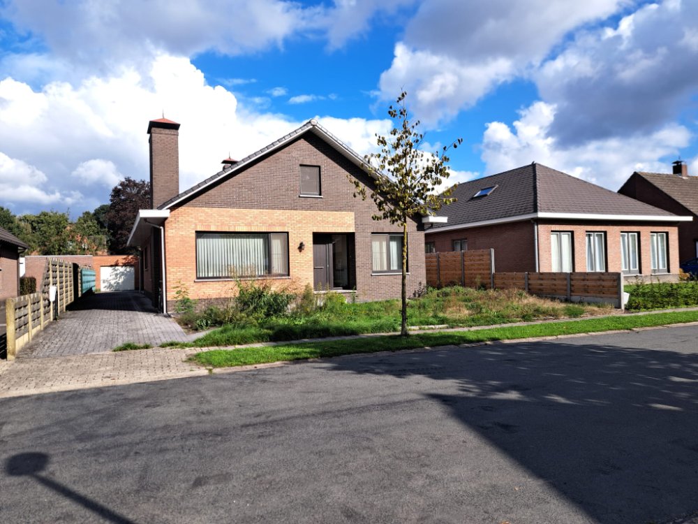 Een ruime en goed gelegen woning met tuin nabij het centrum van Westmalle - foto 1