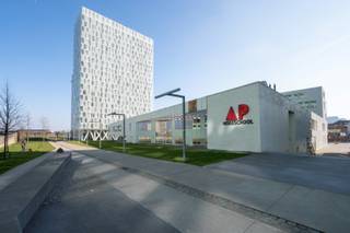 Huurprijs: €125/maand + 21% BTW<br /><br />Voor meer informatie kan u steeds contact opnemen met One vastgoed!