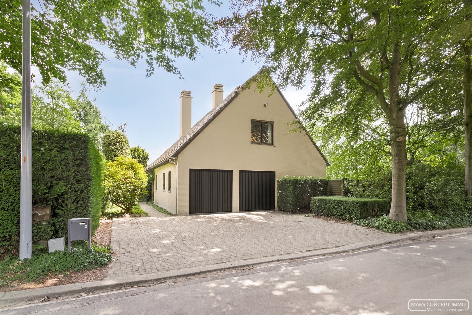 Ruime villa te koop in rustige wijk te Wielsbeke - photo 1