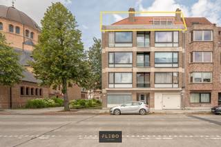 Dit centraal gelegen appartement vinden we terug in residentie ‘Canada’. Dit op wandelafstand van de Brugse binnenstad en nabij de buffelbrug.We...