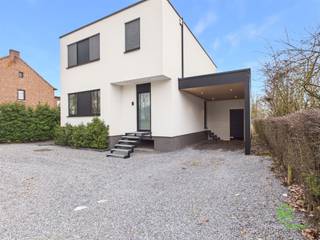 In Budingen, centraal gelegen tussen Zoutleeuw en Geetbets, vinden we deze instapklare en energiezuinige nieuwbouwwoning op een ruim perceel van...