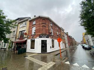 Te huur te GENT : Horecazaak zonder brouwer, gelegen in studentenbuurt.Kan ook dienen als handelspand/winkel met woonst op de 1e en 2e...