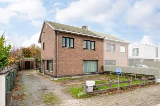 Ben je op zoek naar een moderne en energiezuinige woning waar je meteen kan intrekken?Deze halfopen woning aan de Laarnebaan combineert een recente...