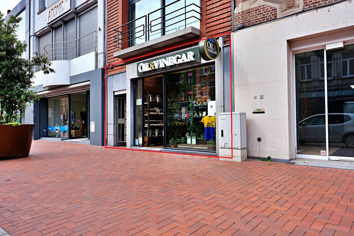 Commercial property of approx. 69m² for sale in the center of Roeselare - photo 1