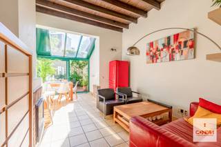 Uitstekend gelegen in een rustige straat vlak bij station Gent-Sint-Pieters en het stadscentrum. Dankzij de centrale ligging vormt deze woning...