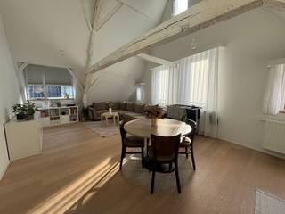 <p><span>This spacious 2-bedroom apartment is located on the top floor of a well-maintained building in downtown Brussels. </span></p><p><span> </span></p><p><span>The apartment features a spacious living area with an open kitchen. Thanks to the many windows, the apartment enjoys plenty of natural light, and the high ceiling adds to the sense of spaciousness. </span></p><p><span> </span></p><p><span>There are also two full-sized bedrooms, each with a built-in closet. One of the bedrooms also has an en suite bathroom with a shower. </span></p>