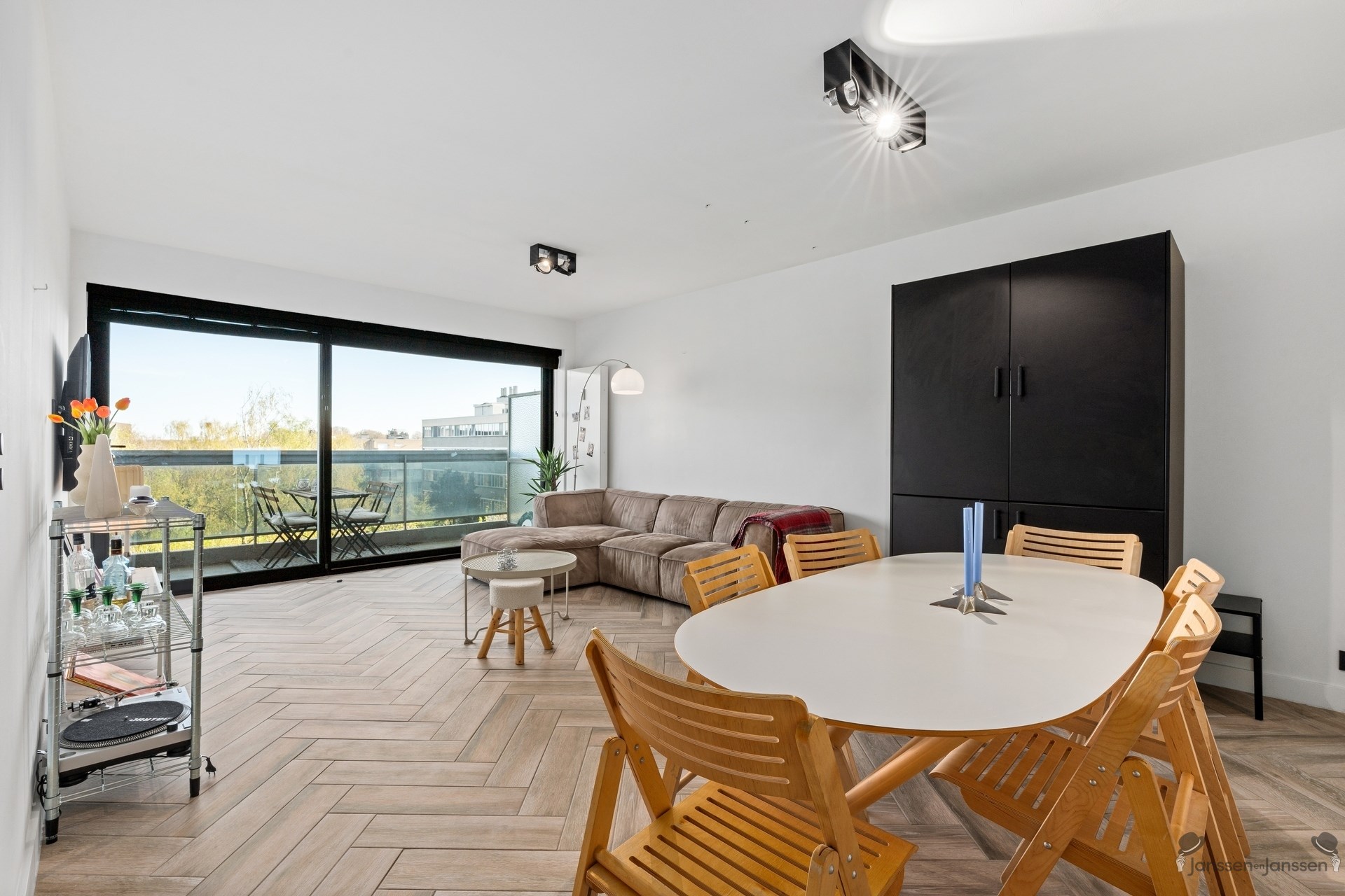 Gerenoveerd appartement met ruim terras - foto 5