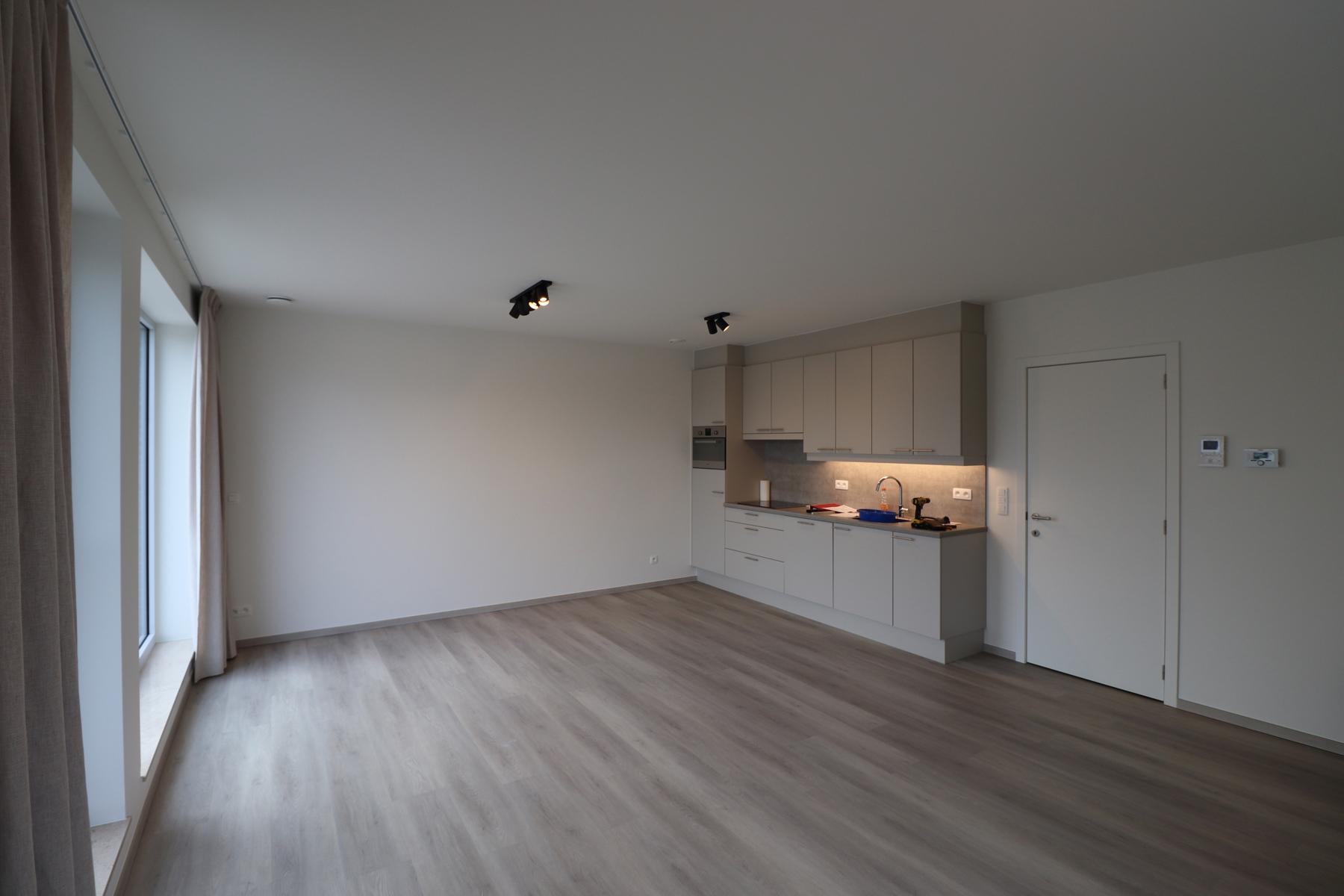 2-Slaapkamer-appartement (BEN) op de 1ste verdieping met lift, terras, ondergrondse autostaanplaats en kelderberging. - foto 2