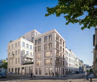 <p>NIEUWBOUWLANCERING MIRADOR op zaterdag 13 december 2025 van 11u00 tot 16u00<br />Schrijf u in via 03/227 06 36 of door te klikken op deze link 'Aanmelden'.<br /><br />In het kloppende hart van de stad, tussen het groene Stadspark en het levendige Theaterplein, verrijst Mirador – een nieuw landmark dat de standaard zet voor prestigieus wonen in Antwerpen. Hier kies je niet zomaar voor een appartement, maar voor een heuse lifestyle waar luxe en comfort hand in hand gaan. Floor-to-ceiling raampartijen overspoelen jouw interieur met licht en bieden net als de aansluitende terrassen en balkons een adembenemend zicht op de bruisende stad. <br />Royale leefruimtes, hoogwaardige afwerking … Bij Mirador hoef je geen toegevingen te doen op je wooncomfort. Dit exceptionele concept omvat 18 unieke twee- en drieslaapkamerappartementen waarvan drie unieke penthouses, verdeeld over vier architecturale volumes die harmonieus gepositioneerd zijn rond een serene groene daktuin. Elk appartement kan naar wens afgewerkt worden. Ondergronds beschikt Mirador over een autoparking, terwijl er op het gelijkvloers naast de commerciële ruimtes twee handige fietsenstallingen voorzien zijn.</p>
<p>Sylvie Bruyninckx van VIVA Architecture: “De vier elegante woongebouwen worden onderling verbonden door een sokkel die levendigheid in het straatbeeld brengt. Toch heeft elk gebouw zijn eigen identiteit, waardoor samen een coherent maar gevarieerd geheel ontstaat. Dat spel van eenheid en verscheidenheid leidt tot een boeiende wisselwerking, wat zorgt voor een aantrekkelijk ensemble dat intimiteit en kleinschaligheid uitstraalt. Het ontwerp van Mirador brengt op eigentijdse wijze een ode aan de geschiedenis van de locatie. De architectuur is helder en duurzaam vormgegeven. Zo ontstaat een levendige woonomgeving waar bewoners zich verbonden voelen met hun buurt én met de bruisende stad.”</p>