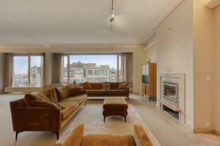 Dit instapklaar dakappartement heeft een bewoonbare oppervlakte van 165 m² en bevindt zich aan de Belgiëlei in het hartje van Antwerpen...