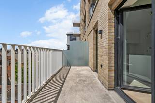 Bezoekmoment: za 13/12 - 11u-12u (enkel op reservatie) Modern nieuwbouwappartement te koop in Roeselare met gunstige oriëntatie.6 % is mogelijk bij...