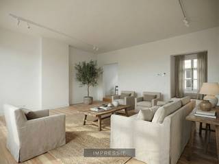 ENKEL BEZOEKEN MOGELIJK DOOR ONDERSTAANDE LINK VOLLEDIG EN CORRECT IN TE VULLEN:<br />https://mijnhuurprofiel.be/property/a9dbd56b-5ec3-4053-9073-ca0f5a736b1c/login<br /><br /><strong>Luxueus duplexappartement met uitzicht op Kathedraal en Boerentoren aan de Groenplaats</strong>
<p>Op een van de meest iconische locaties van Antwerpen, pal aan de Groenplaats, bevindt zich dit volledig gerenoveerde duplexappartement. Het appartement combineert authentieke charme, moderne luxe en een topligging tot een uitzonderlijke woonervaring.</p>
<p>Bij het verlaten van de lift komt u op een discrete, gezamenlijke gang die toegang geeft tot slechts twee appartementen. Om dit appartement te betreden, opent u eerst een deur naar de binnenkoer, waarna de eigenlijke ingang van het appartement zich voordoet.</p>
<p>Bij binnenkomst leidt een trap u naar de bovenverdieping. Links van de trap bevindt zich een praktische opbergplaats met aansluiting voor wasmachine en droogkast. Daarna volgt een gastentoilet, netjes geïntegreerd in het ontwerp. Verderop ligt een ruime slaapkamer met ingebouwde kasten, aansluitend een stijlvolle badkamer met douche en lavabo. De kamer en badkamer zijn prachtig afgewerkt met authentieke houten balken, wat karakter en warmte toevoegt.</p>
<p>Aan de overzijde van de gang bevindt zich een tweede badkamer met ligbad en dubbele lavabo, eveneens afgewerkt met warme materialen. Verder op deze verdieping vindt u twee extra slaapkamers, beide met ingebouwde kasten en hoogwaardige afwerking, perfect voor kinderen, gasten of een thuiskantoor.</p>
<p>Wanneer u terugwandelt richting de inkomdeur, komt u in een royale ruimte die zowel dienst kan doen als stijlvolle inkomhal, maar ook perfect als verlengde van de woonkamer. Deze ruimte is bijzonder elegant dankzij het hoge, sierlijke plafond en de grote ramen die zorgen voor veel licht. Vanuit hier opent zich de ruime, lichtrijke woonkamer met een prachtig uitzicht op de Kathedraal, de Boerentoren en de Groenplaats, een werkelijk iconisch stadsdecor.</p>
<p>Aansluitend bevindt zich een halfopen, volledig uitgeruste keuken, afgewerkt met moderne materialen en veel opbergruimte. Deze keuken is naadloos geïntegreerd in de leefruimte, waardoor koken en entertainen moeiteloos samenkomen. Verder beschikt het appartement over een tweede gastentoilet en extra bergruimte.<br /><br /><strong>Praktische informatie</strong></p>
<ul>
<li>
<p>Gemeenschappelijke kosten: €150/maand (onderhoud, elektriciteit gemene delen, poetsen, lift)</p>
</li>
<li>
<p>Individuele meters</p>
</li>
<li>
<p>Hoogwaardige afwerking</p>
</li>
<li>
<p>Authentieke houten balken</p>
</li>
<li>
<p>Zonnepanelen</p>
</li>
<li>
<p>Lift aanwezig</p>
</li>
<li>
<p>Toegang tot gemeenschappelijke fietsenstalling</p>
</li>
</ul>
<p>Dit duplexappartement biedt een uitzonderlijke combinatie van ruimte, licht, luxe en een iconische ligging in het hart van Antwerpen — perfect voor wie exclusief, stijlvol en comfortabel wil wonen.</p>
<p>Voor meer informatie of een discrete bezichtiging kan u contact opnemen met Xander via xander@reds.be</p>
