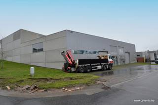 Dit in 2019 gebouwde bedrijfsgebouw heeft een oppervlakte van 775m² en een vrije hoogte van +- 6m. Gelegen in industrieklasse II.Gepolierde...