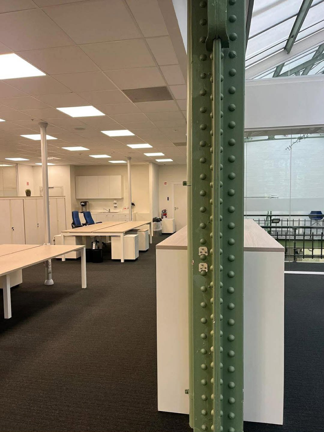 Gemeubelde Kantoren 855 m² + 3 Parkings – Etterbeek - foto 4