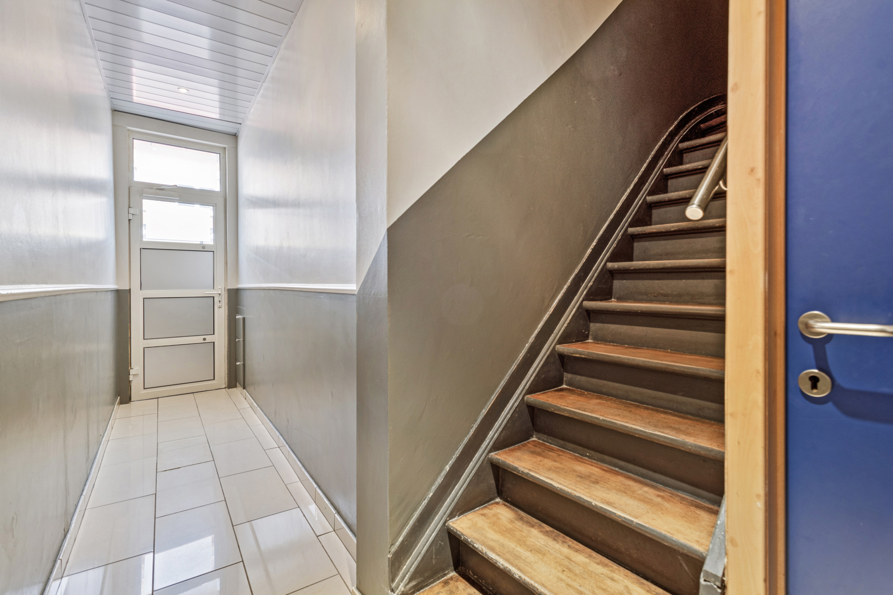 Gelijkvloerse praktijk + leefruimte en koer te centrum Halle - foto 3