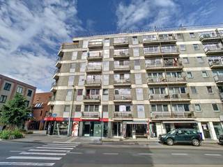 <p>This studio for rent in the centre of Leuven offers the convenience of city living in a highly sought-after location. With shops, sports facilities, public transport, restaurants and essential services nearby, you can enjoy all the advantages of living in the heart of Leuven.</p><p>The studio provides a practical living space designed to make the most of the available area. Its functional layout creates a comfortable environment that is easy to maintain and well suited to modern urban living.</p><p>Thanks to its central location, daily commuting is simple and efficient. Public transport connections are close at hand, allowing easy access to different parts of Leuven and surrounding areas. Shops and services are within walking distance, adding to the convenience of everyday life.</p><p>Sports enthusiasts will appreciate the nearby recreational and sports facilities, while the vibrant city centre offers a wide range of dining, leisure and cultural opportunities.</p><p>Whether you are studying, working or simply looking for a well-located home, this Leuven studio combines accessibility, convenience and city-centre living. Discover the advantages of this attractive property for yourself.</p>