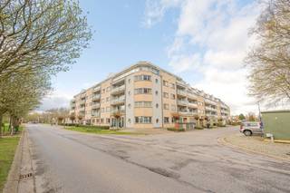 Dit lichtrijke en instapklare appartement op de tweede verdieping combineert ruimte, comfort en een aangename woonbeleving op een centrale ligging...