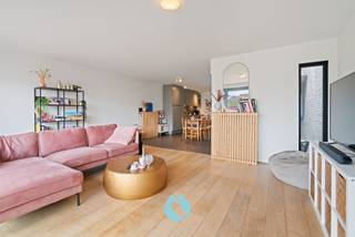 Interessant 3-slaapkamer appartement met patio, leuk terras en privétuintje.Het appartement is gelegen op een heel gunstige locatie langsheen de...