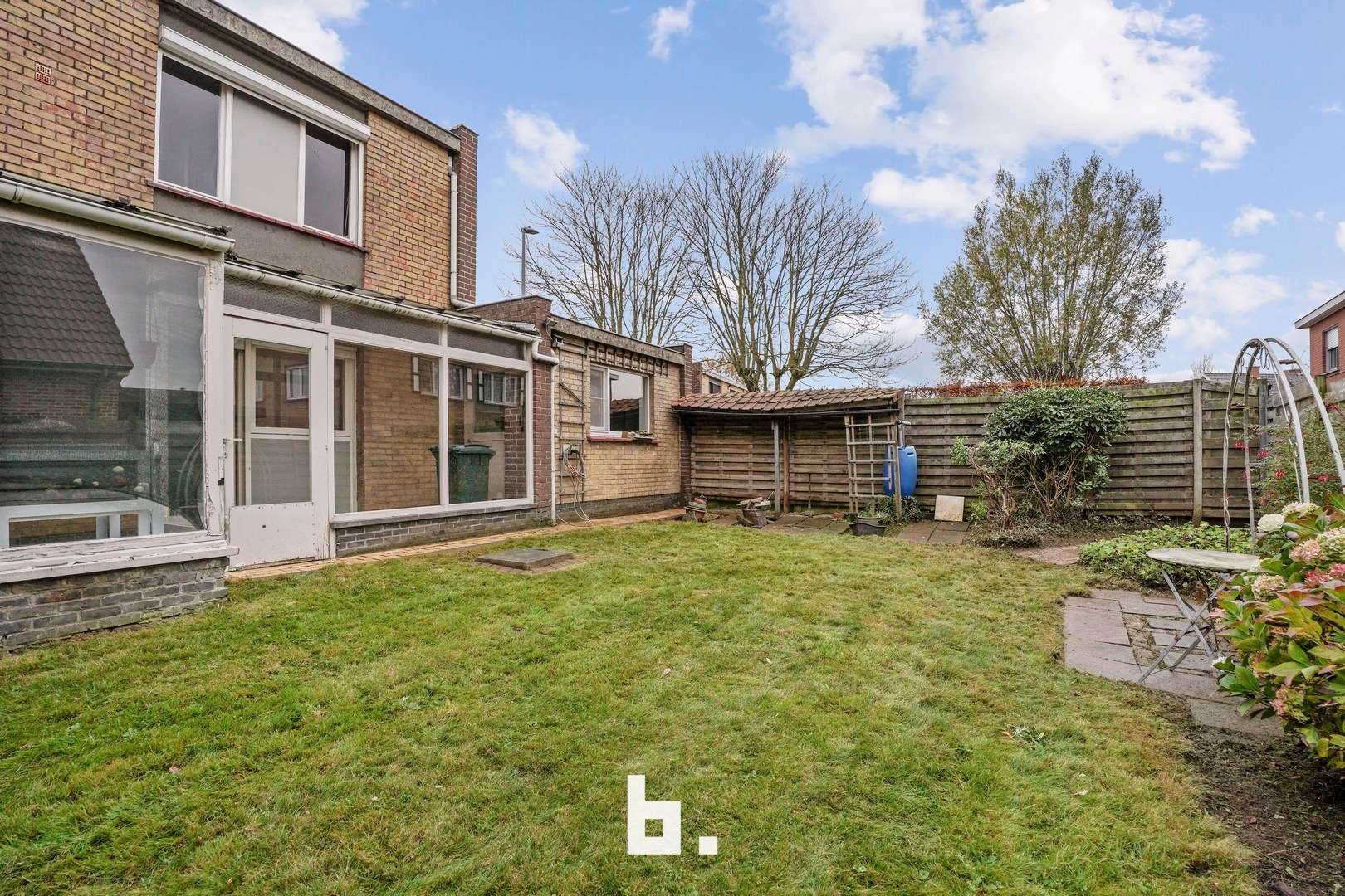 Ruime gezinswoning met grote tuin in een kindvriendelijke buurt - foto 4