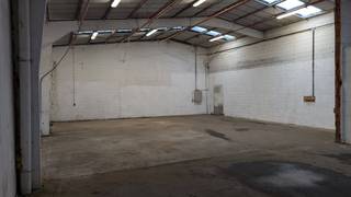 Magazijn van 200 m² te huur in Poperinge. Het magazijn is gelegen aan de poort van Poperinge en geniet daardoor van een prima ontsluiting...