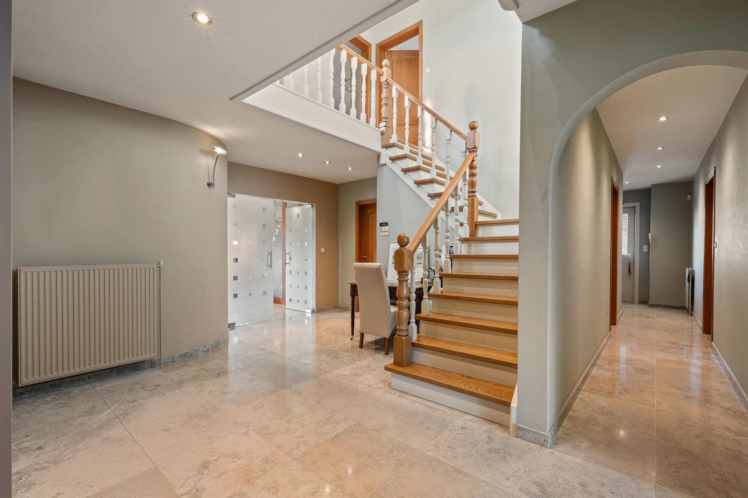 Stijlvolle villa van +-337m² op een top locatie te Kinrooi op een terrein van 1348m². - foto 4