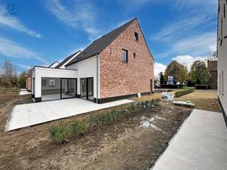 Ontdek dit prachtige pand in het pittoreske Deftinge, een unieke kans om uw droomwoning te bezitten. Deze charmante woning biedt maar liefst...