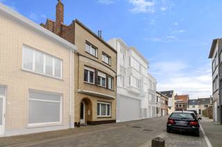 Dit opbrengsteigendom met 2 individuele appartementen? is gelegen in het bruisende STENE, deelgemeente van Oostende, en bevindt zich op...