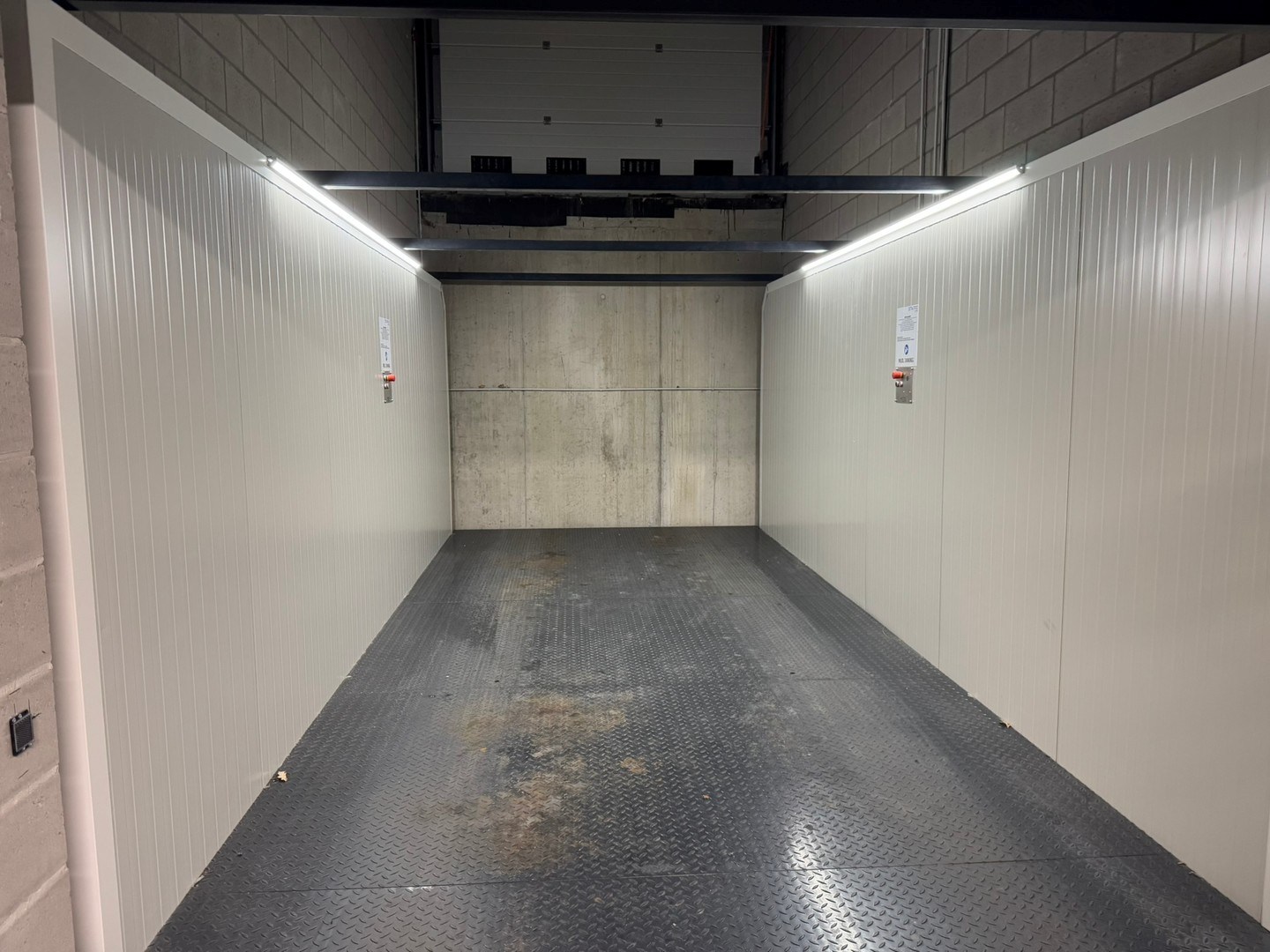 Ondergrondse autostaanplaats te huur in het centrum van Nieuwpoort Stad - foto 5