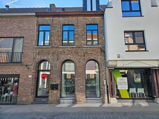 Heb je er genoeg van om thuis al je administratieve zaken voor je professionele activiteit te moeten uitvoeren? Wil je privé en werk liever iets...