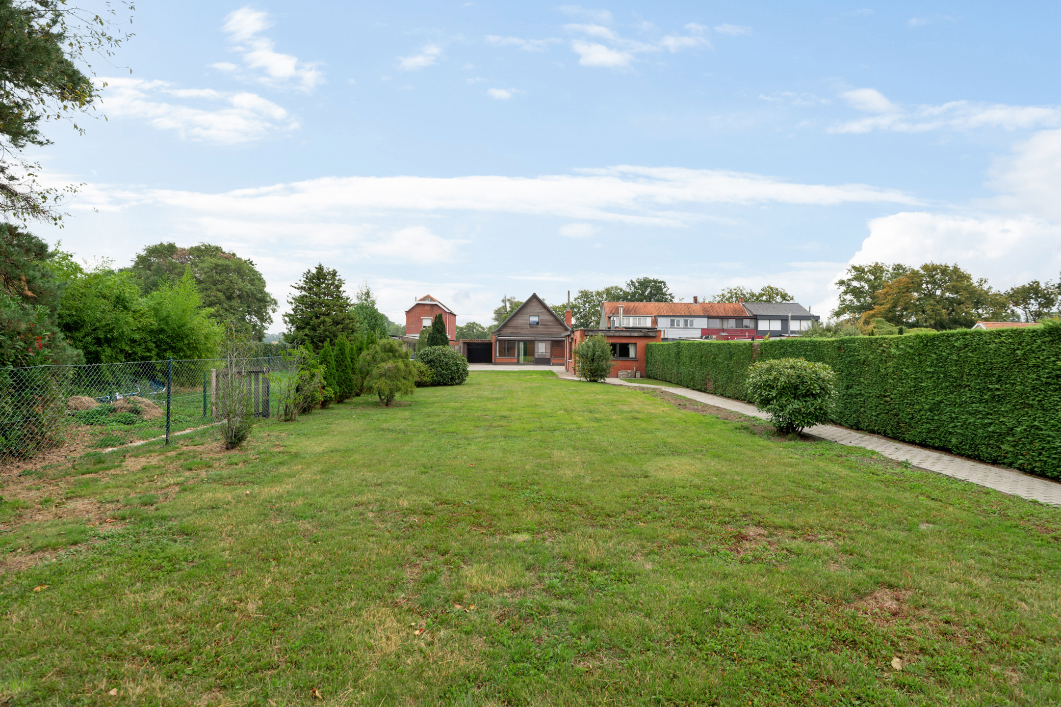 Charmante woning met grote tuin - foto 1