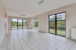 Deze open bebouwing met bureau, 3 slaapkamers, garage en tuin is gelegen in Haasrode/Oud-Heverlee. Op slechts 3 minuten rijden van Haasrode...