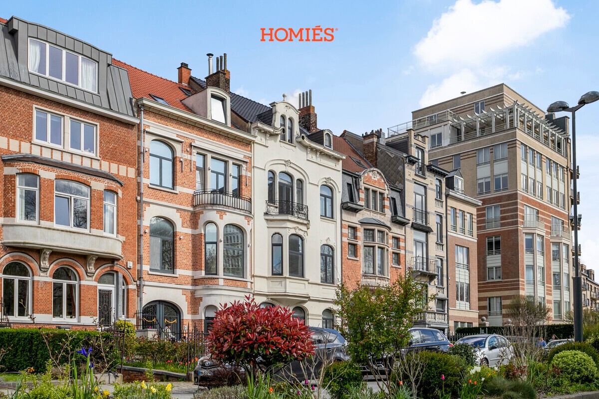 Herenhuis met diverse mogelijkheden, op strategische locatie - photo 1