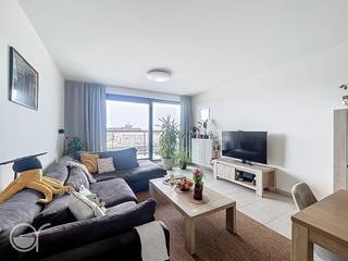 OPGELET: om dit pand te huren of bezichtigen vragen wij steeds eerst een virtueel bezoek te brengen aan het pand. Ga hiervoor naar www.rosseel.be en vul de referentie K753CP in in het veld ‘zoek’ bovenaan rechts. Kies dan ‘360°’. De website helpt je nu verder voor de volgende stappen.<br /><br /><br />Op zoek naar comfortabel wonen op een uitstekende locatie in Gent? Dit lichtrijke appartement in de Kopenhagenstraat biedt alles wat u nodig heeft.<br /><br />Het appartement beschikt over twee volwaardige slaapkamers, een gezellige leefruimte met veel natuurlijk licht en een volledig uitgeruste keuken. De moderne badkamer is voorzien van alle comfort.<br /><br />Een absolute troef is het ruime terras van 12 m², ideaal om te ontspannen of gezellig buiten te eten.<br /><br />Gelegen in een rustige en aangename buurt, met vlotte verbindingen naar het centrum van Gent, openbaar vervoer, winkels en andere voorzieningen in de nabijheid.<br /><br />Indeling:<br /><br />Inkomhal<br />Ruime leefruimte<br />Volledig ingerichte keuken<br />2 slaapkamers<br />Badkamer<br />Apart toilet<br />Terras (12 m²)<br /><br />Extra:<br />Ondergrondse parkeerplaats (inbegrepen in de huurprijs)<br />Goede bereikbaarheid<br />Rustige ligging<br />Ideaal voor koppels, kleine gezinnen of professionals<br /><br />Interesse? Neem gerust contact op voor meer informatie of een bezoek ter plaatse. Beschikbaar vanaf 01/07/2026<br />Algemene kosten: 75EUR/maand (voorschot)