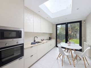 Deze smaakvol gerenoveerde woning ligt in de aangename woonwijk Mariaburg, op wandelafstand van winkels en openbaar vervoer. Bij het binnenkomen...