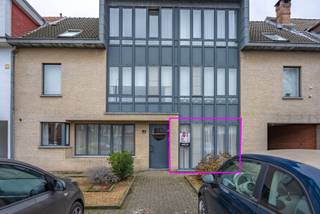 Op een rustige locatie in de Klinkaardstraat in Kapellen bevindt zich dit instapklare gelijkvloers appartement met een bewoonbare oppervlakte van...