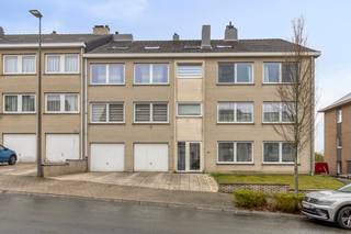 immo DAVID stelt voor: 3-slaapkamerappartement met garageHet instapklare appartement van 106 m² bevindt zich op de eerste verdieping van een...