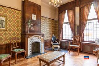 <p><span>HOBOKEN | ZEER RUIME </span><span>WONING MET TAL VAN MOGELIJKHEDEN, PRAKTIJKRUIMTES, VIER SLAAPKAMERS EN TUIN MET TUINHUIS | EPC C |</span></p><p><span>Indeling als volgt : gelijkvloers : inkomhal - traphal - keuken - praktijkruimte - (wacht)kamer - kantoor - toilet- berging - woonkamer - keuken -  tuin met aangelegd terras en tuinhuis. </span></p><p><span>Eerste verdieping : traphal - slaapkamer 1 - badkamer - slaapkamer 2 - slaapkamer 3 - nachthal  - badkamer - slaapkamer 4 met berging </span></p><p><span>Het gelijkvloers kan perfect worden gebruikt voor uitoefening zelfstandige activiteit, ideaal voor wie wenst te combineren met woonst.</span></p><p><span>Deze woning biedt veel ruimte en comfort en beschikt over een gezellige tuin met een tuinhuisje.</span></p><p><span>Tot slot is deze woning zeer gunstig gelegen nabij scholen, winkels en openbaar vervoer.</span></p>