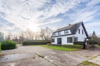 Dit veelzijdige domein is strategisch gelegen op de grens van Wilrijk en Edegem, met een vlotte verbinding naar Antwerpen en omliggende gemeenten...